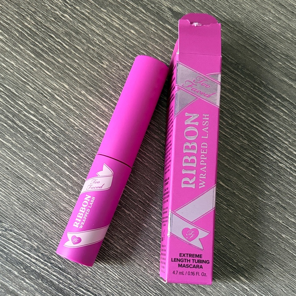 ❤️$9 NWT Too Faced Ribbon Wrapped Lash Extreme Length Tubing Mascara
